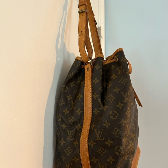 Authentic Louis Vuitton Monogram Bucket Bag - Picture 3 of 9